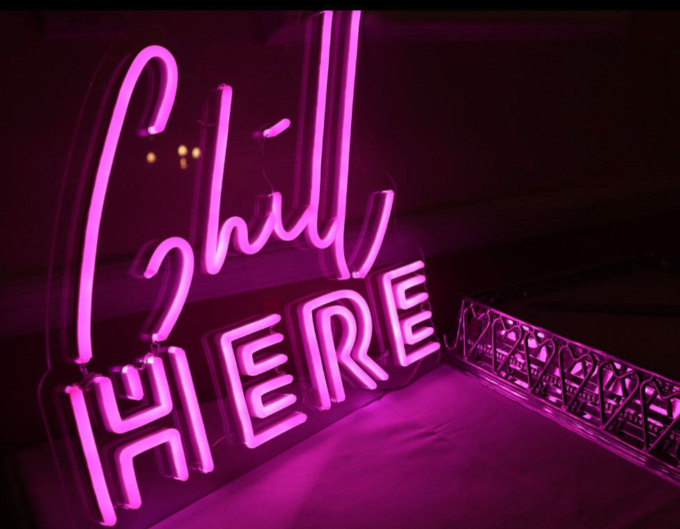 Chill Here LED Neon Sign - 50CM - Treesy Green